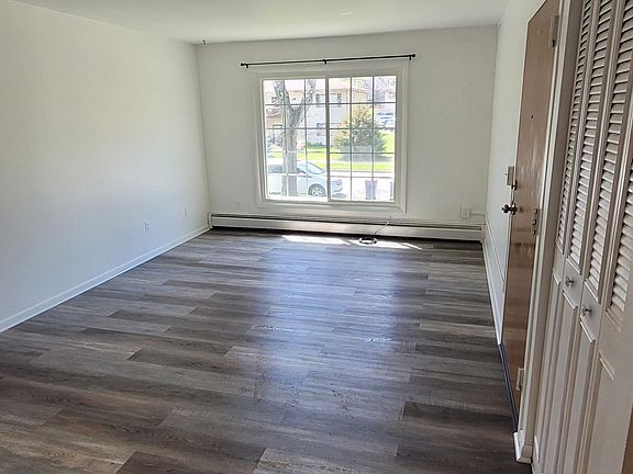 3rd image of 821 Carrier Creek Blvd NE APT 1