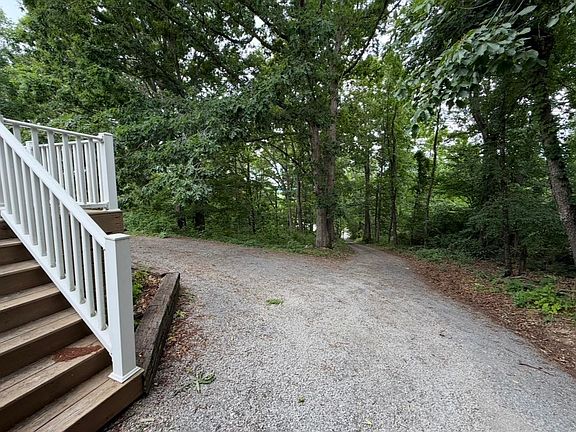 5th image of 485 White Pine Dr