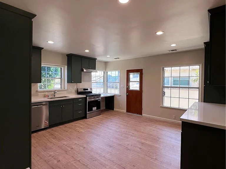 540 Crosby St — Photo 6