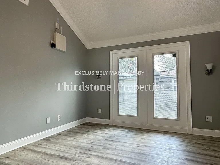 2965 Armstrong St #B — Photo 5