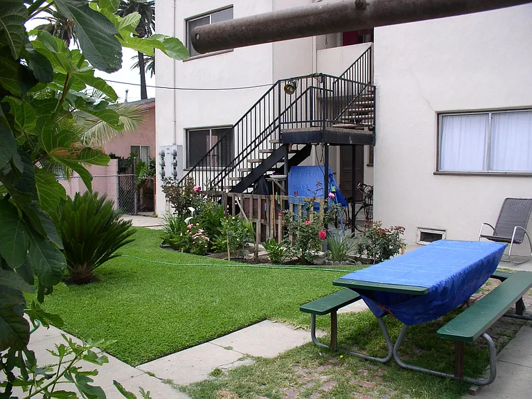 6434 Stafford Ave — Photo 3