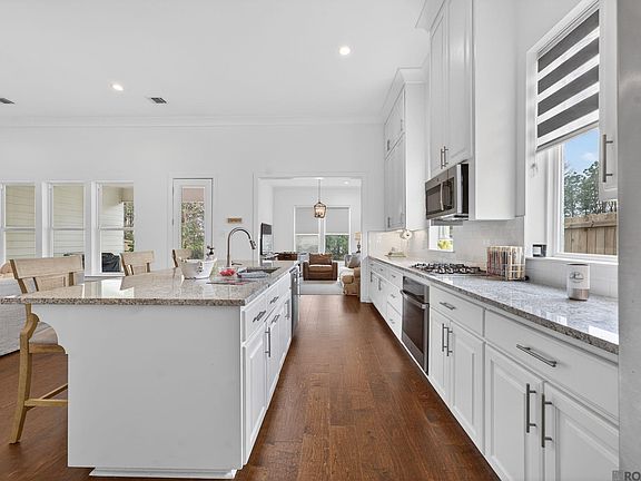 4th image of 9963 Oak Colony Dr