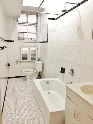Rented by Century 21 Metropolitan | media 11
