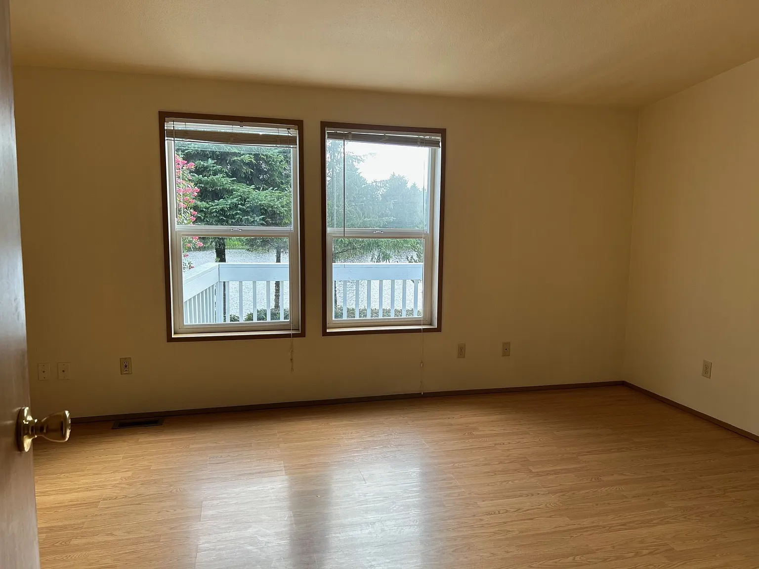 3 bed, 1342 sqft, $2,400 — Photo 2