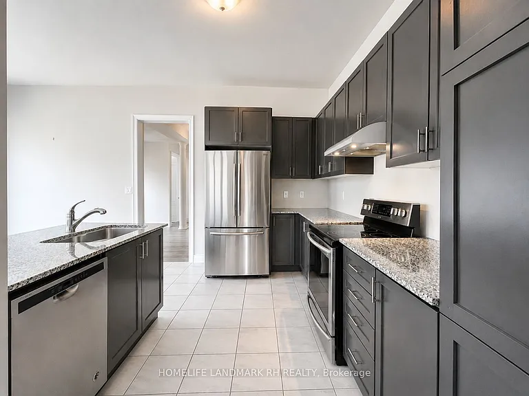 23 Clara May Ave — Photo 10