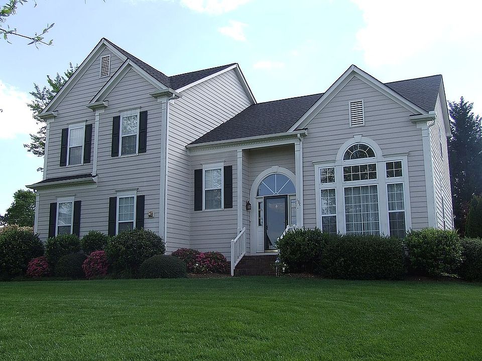 1st image of 130 Chaucer Ln