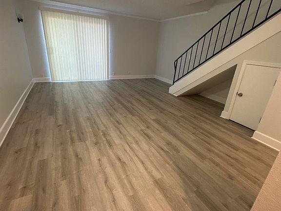 3rd image of 931 NW Carlon Ave #2