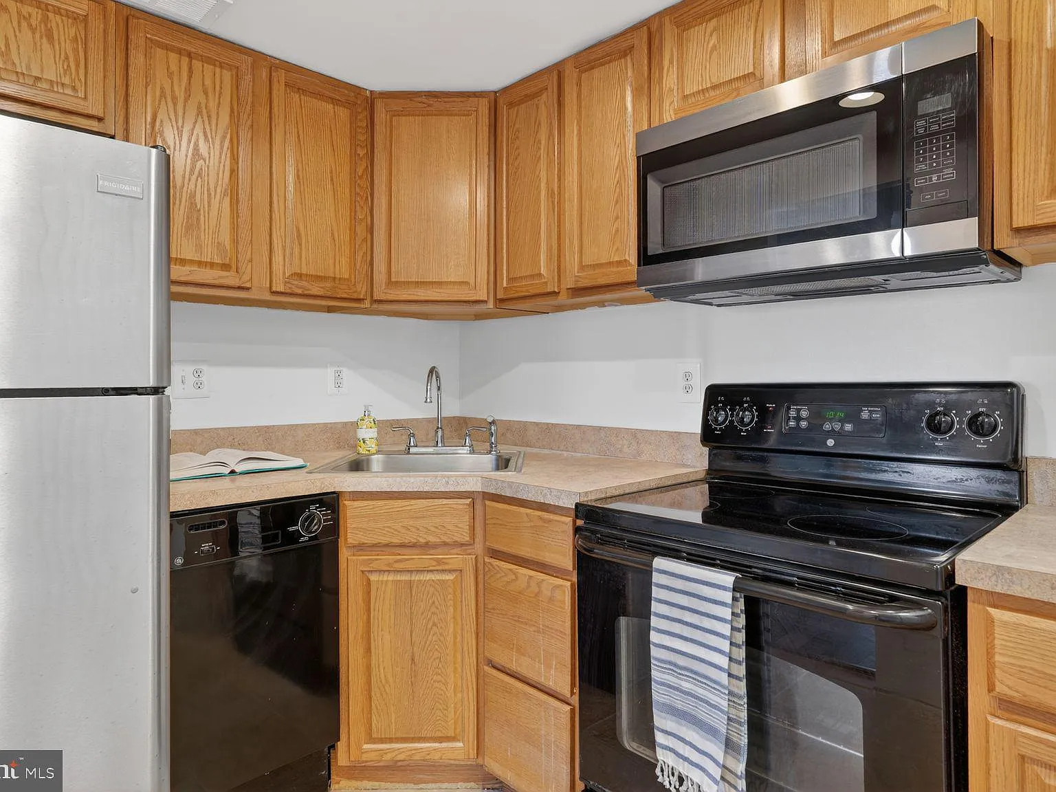 Studio, 550 sqft, $1,550 — Photo 3