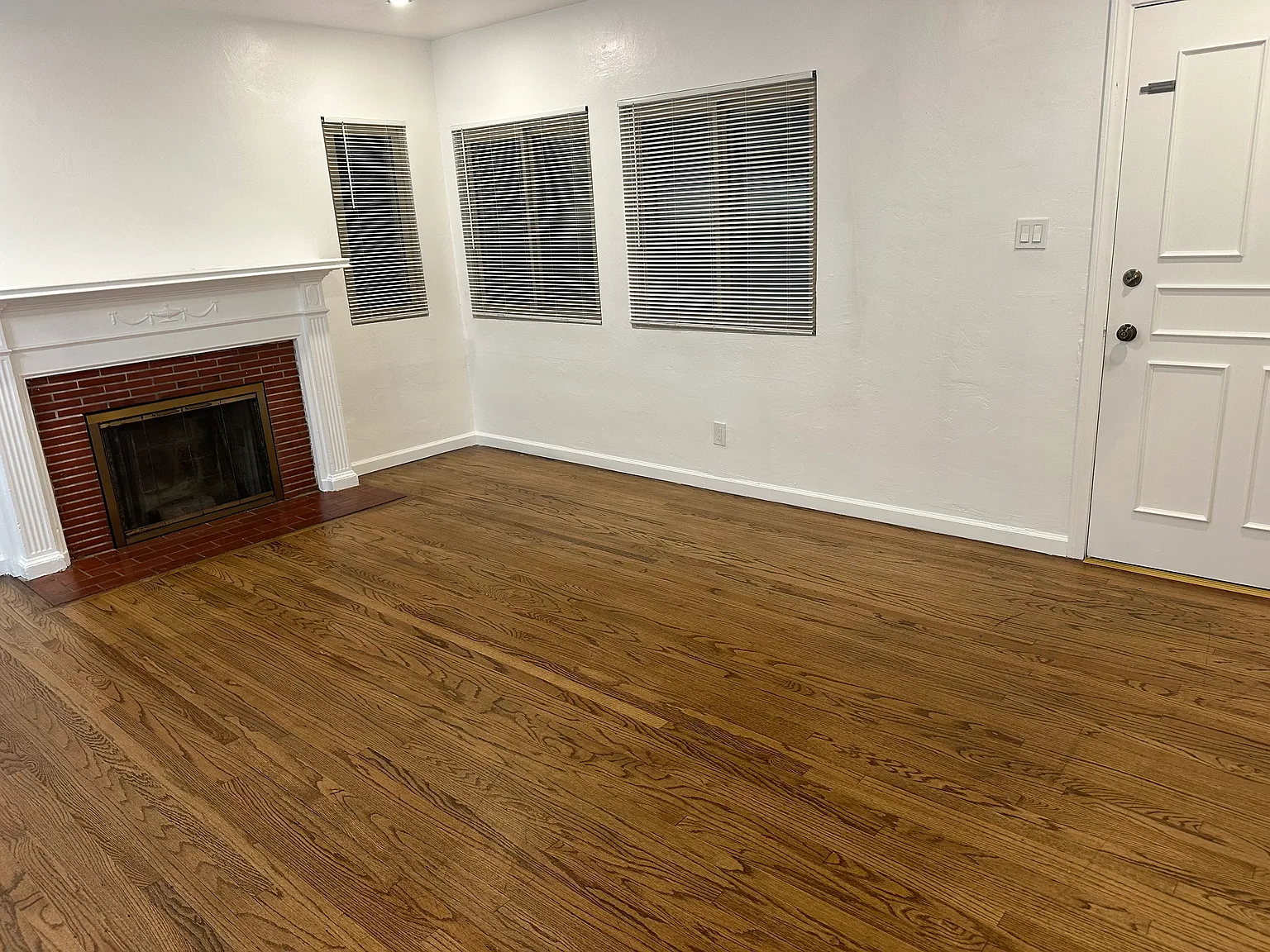 2 bed, 900 sqft, $3,000 — Photo 4