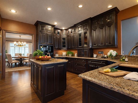 3rd image of 2610 Castlerock Dr