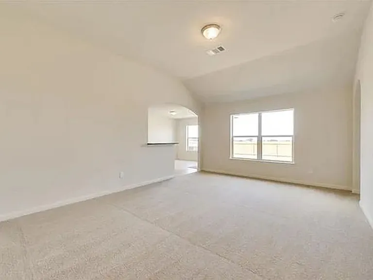 1323 Chapman Dr — Photo 5
