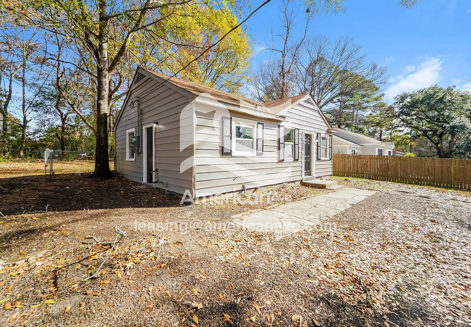 2 bed, 1.0 bath, 810 sqft, $1,129 — Photo 2