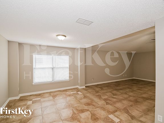 3rd image of 13990 Summer Breeze Dr