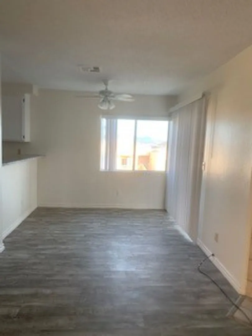 Updated 2 bedroom unit in Colorado Bay!! — Photo 4