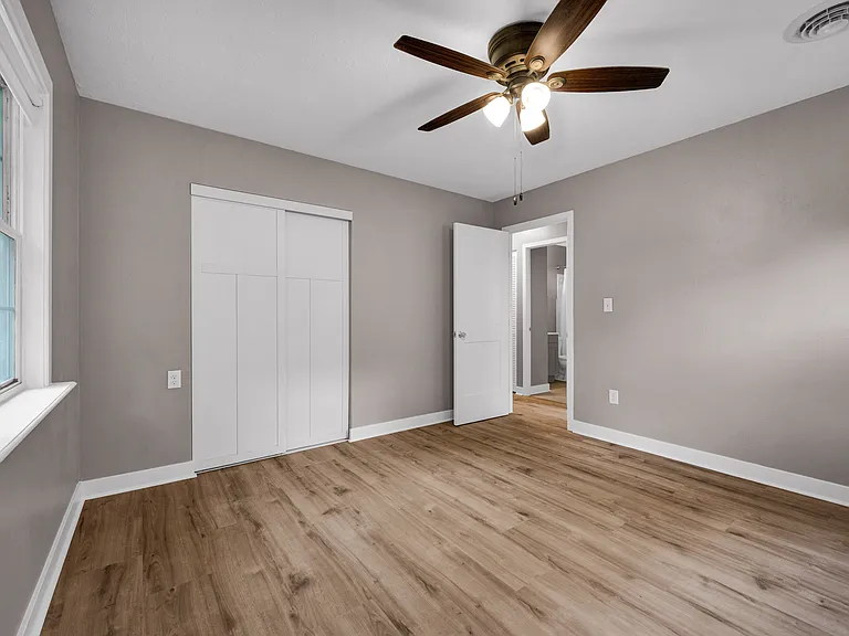 1503 Augusta St — Photo 10