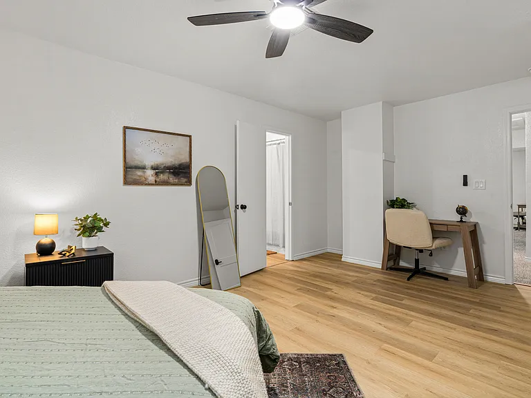 Bedroom 7
Private Bathroom
Queen Bed
Spacious Room
Workspace
Full Length Mirror
2 Drawer Nightstand
Wardrobe