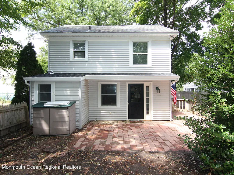15-17 E Lincoln Ave #17 — Photo 2
