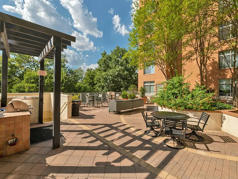 54 Rainey St #1201 — Photo 37