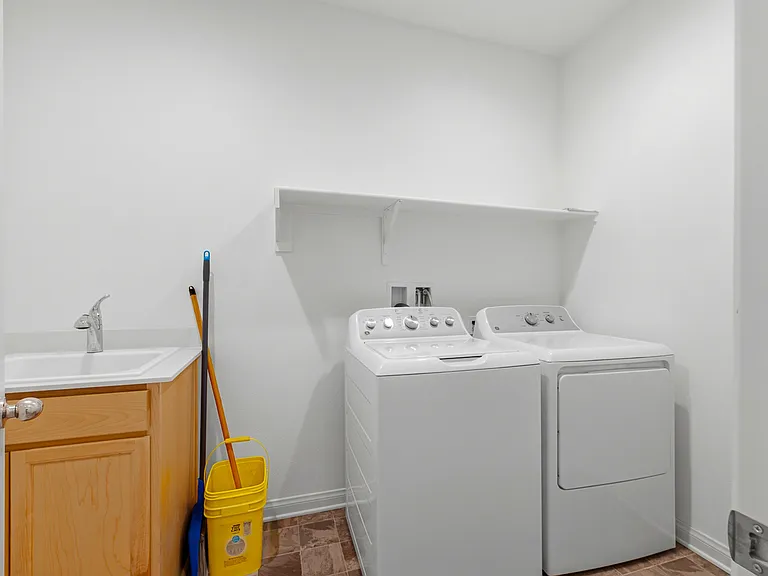 711 Ballesteros St #3 — Photo 7