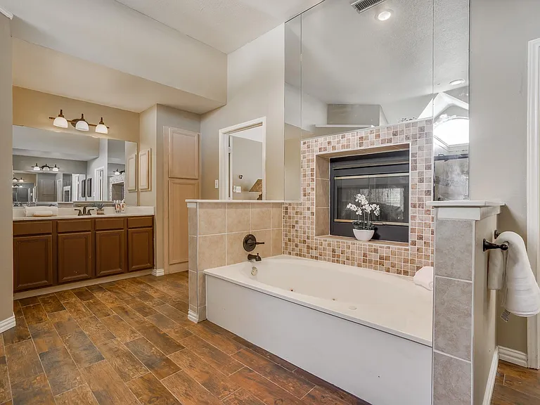 7501 Armstrong Ln — Photo 11