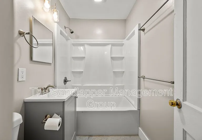 2319 Kent Ave — Photo 7