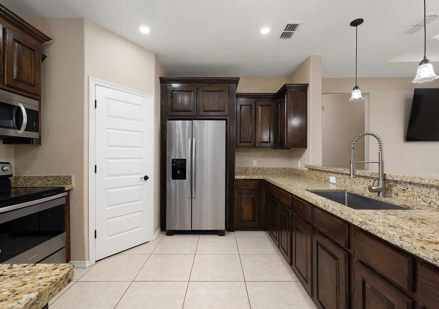For Lease Open Concept 4bd/2.5bth/2gar — Photo 4