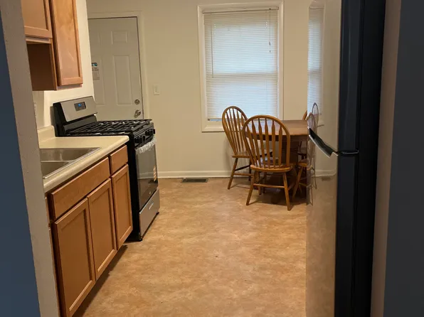 907 3rd St, McHenry, IL 60050