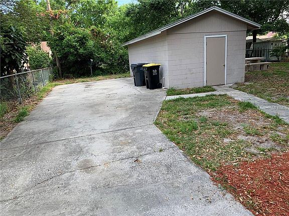 3rd image of 156 SW Palm Dr