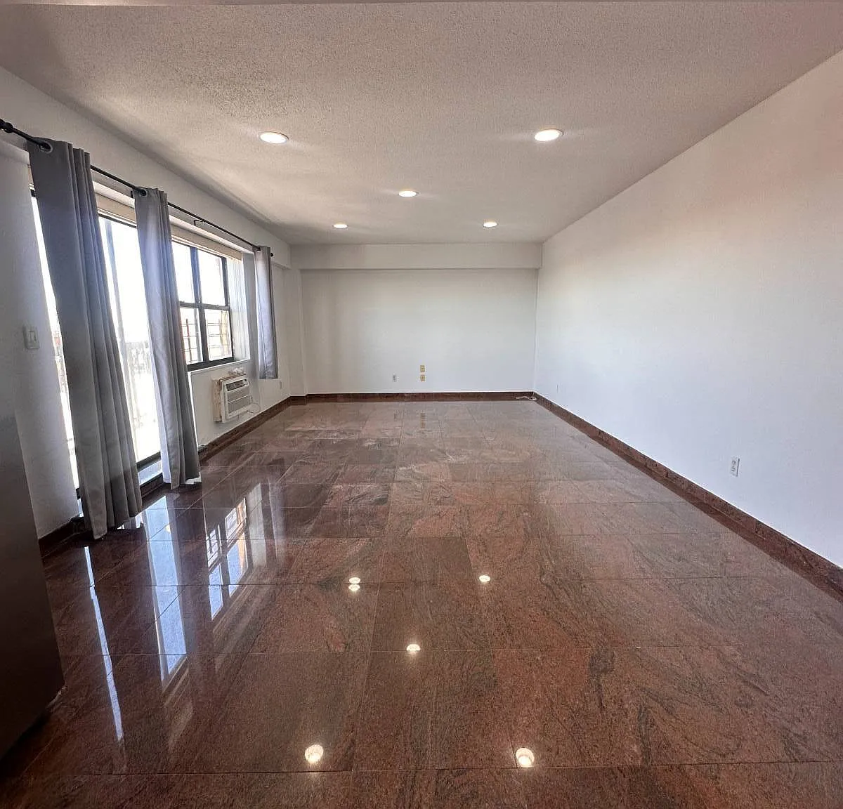 Royale Tower Condominium — Photo 1