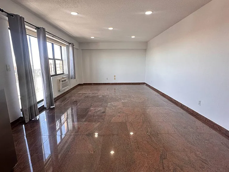 147-20 35th Ave #Penthouse 1E — Photo 1