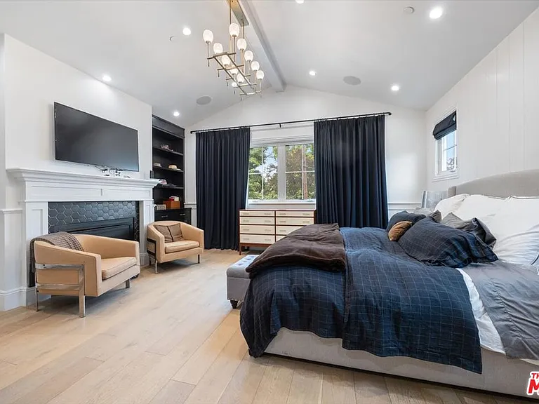 4225 Alcove Ave — Photo 36