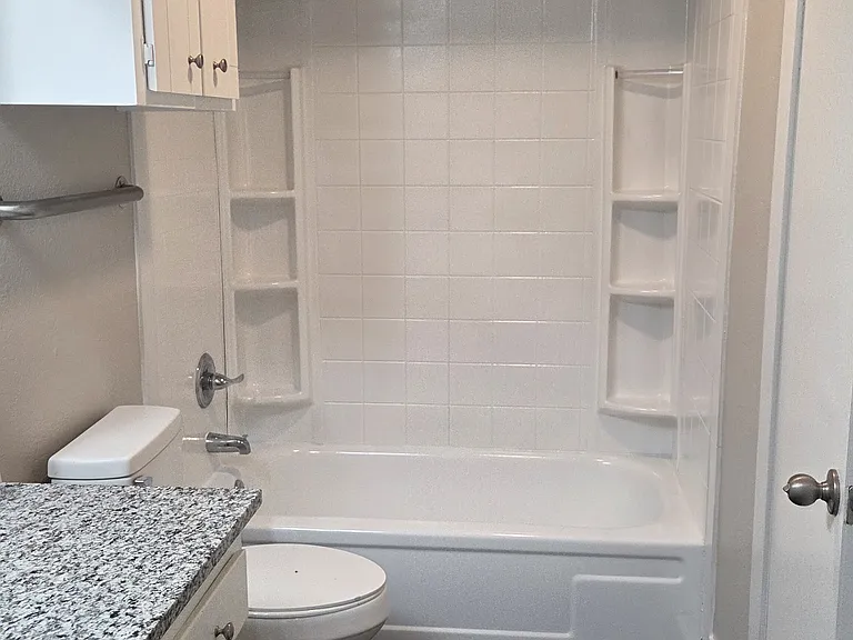 401 Norton Cir — Photo 16