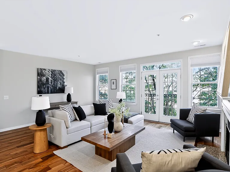 219 N New Jersey St #219D — Photo 4