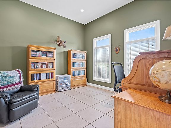 3rd image of 38 W Hunt Dr