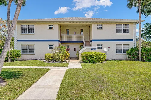 1514 SE Royal Green Cir #I203 Photo 1