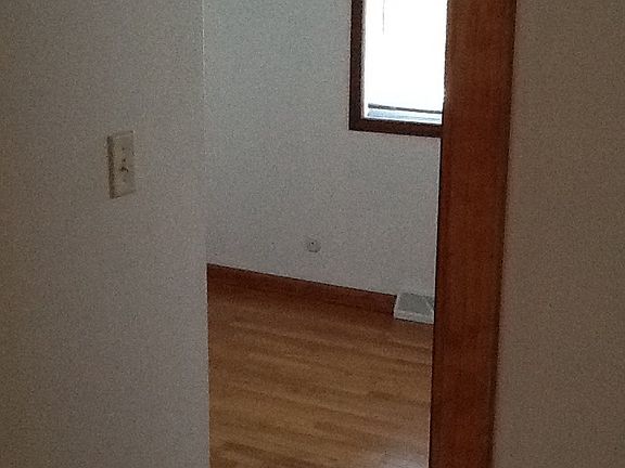 4th image of 1933 Jamestown Dr