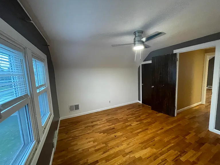 2916 S Euclid Ave — Photo 10