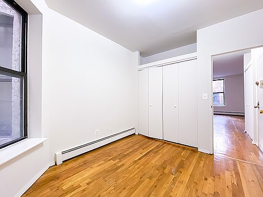 4th image of 307 E 94th St #1C