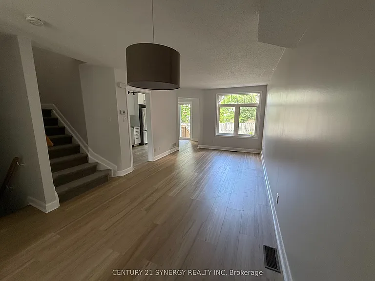 551 Wild Shore Cres — Photo 5