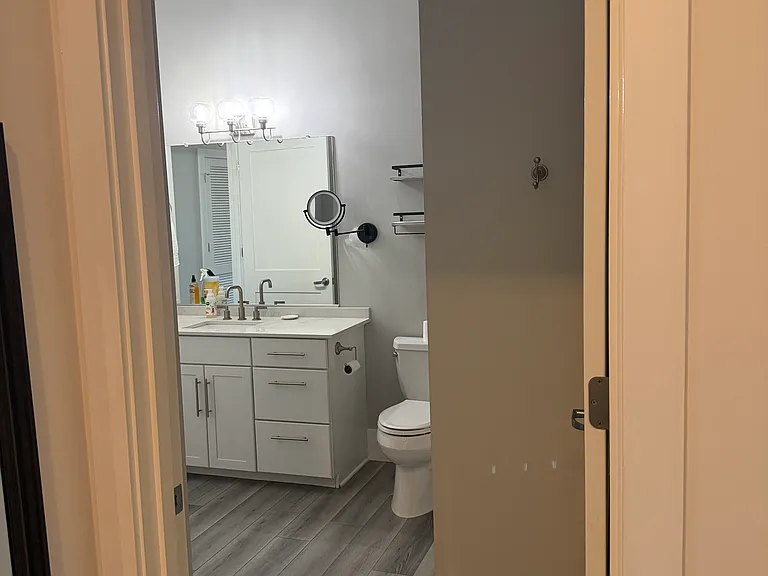 bathroom access from bedroom