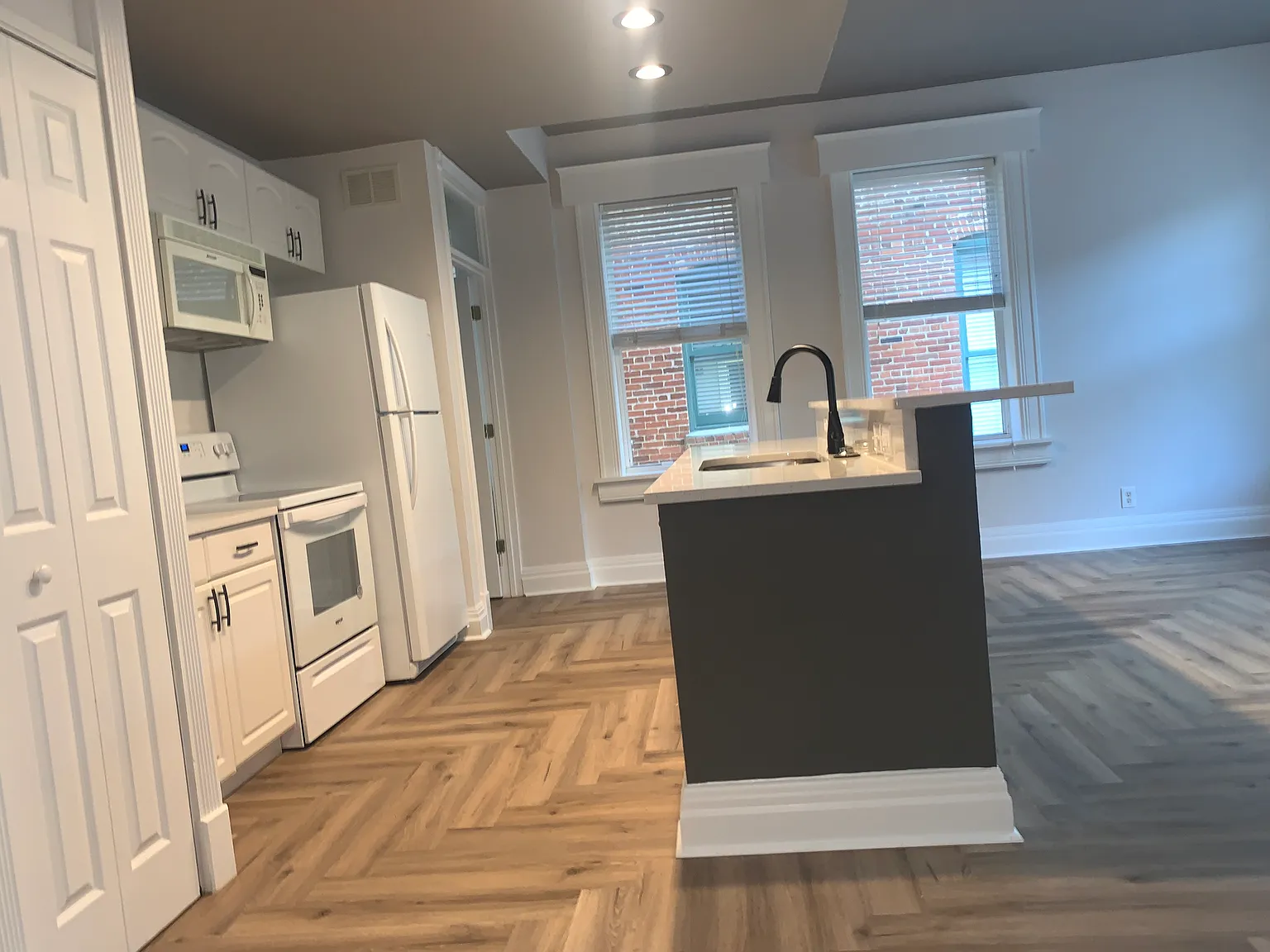2/1 - FREE first Month rent Special !! — Photo 3
