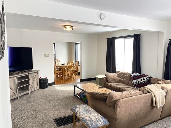 4th image of 1105 Cottage Row