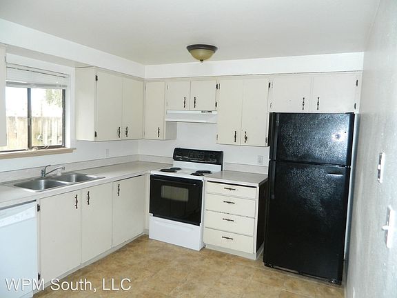 4th image of 16011 Park Ave S #A