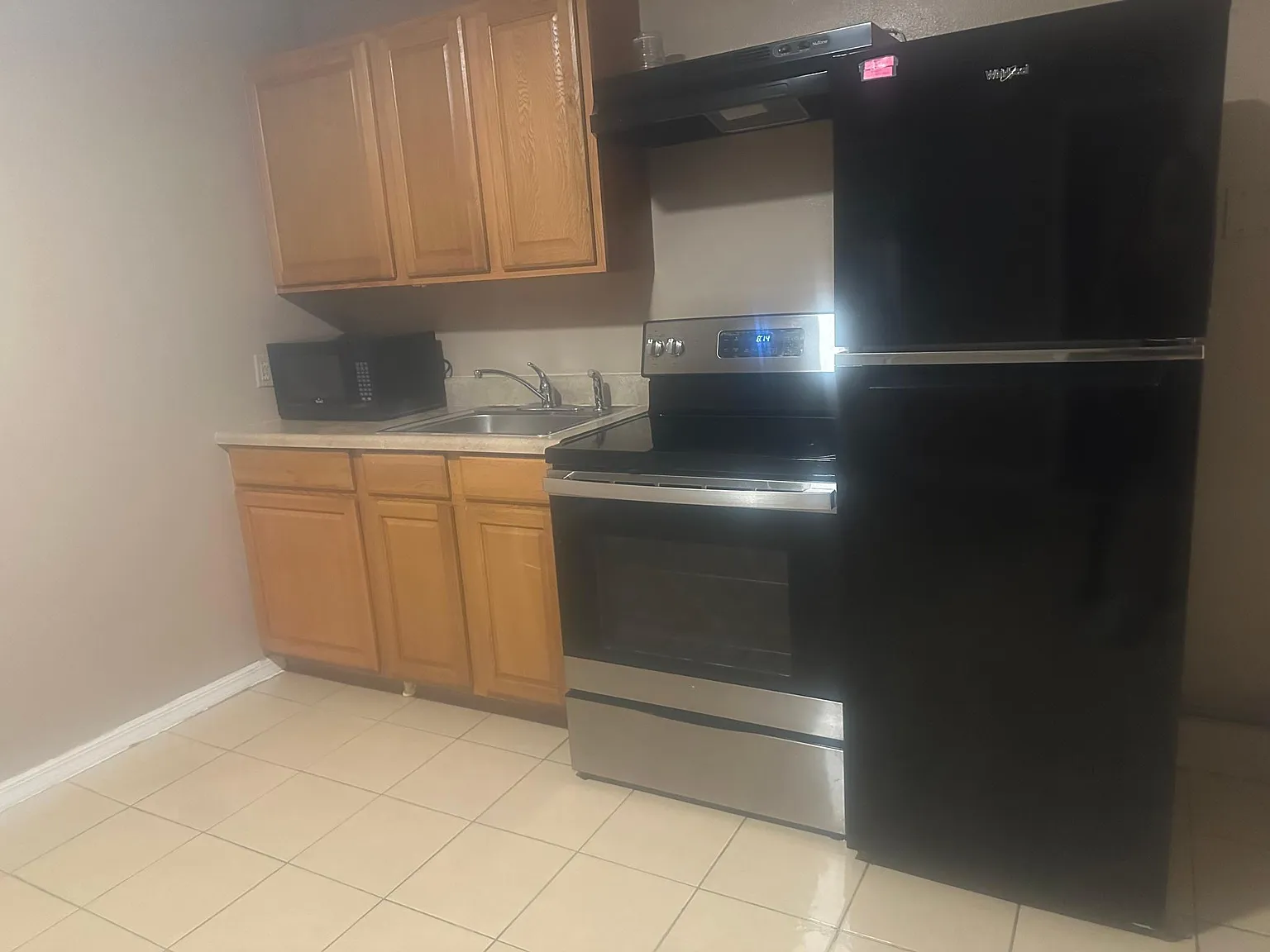 914 Caribbean Dr — Photo 3