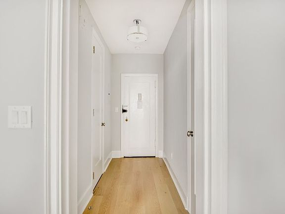 4th image of 225 W 23rd St #2256U