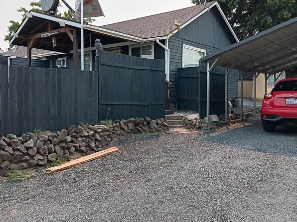 29 Ash St N #2, Soap Lake, WA 98851