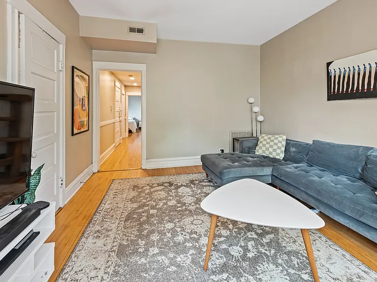 2335 N Oakley Ave #2 — Photo 8