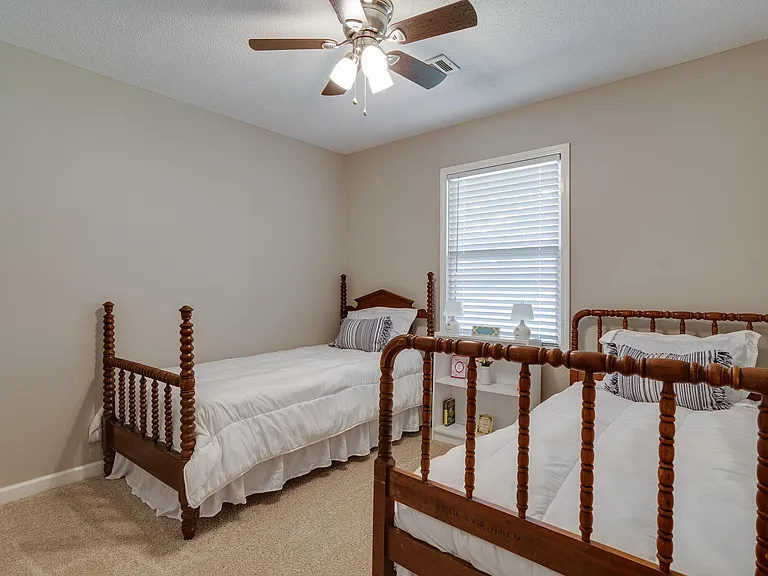 841 Cloverleaf Dr — Photo 7