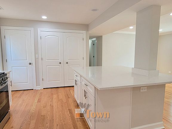 5th image of 2836 W Arthur Ave #1