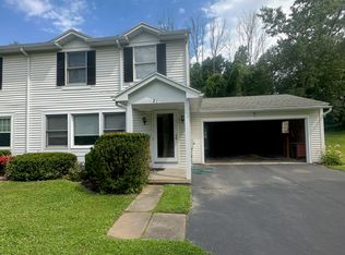 21 Roxwell Ct, Fairport, NY 14450